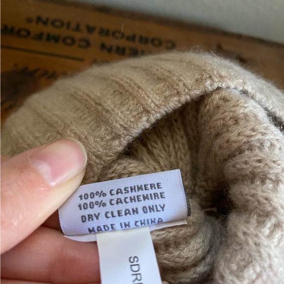 RH Cashmere Pom Beanie - Picture 5 of 5